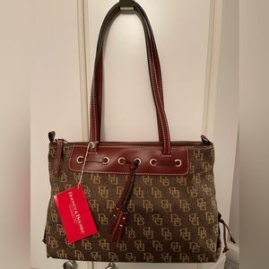 DOONEY & BOURKE (New With Tag) Shoulder Bag; HP74Q CF Large Tassel Top Zip